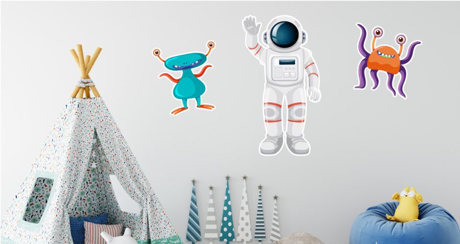 Selected products - Αστροναύτης με εξωγήινους