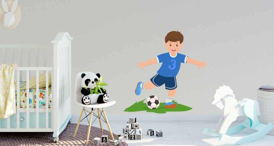Selected products - Παιδί ποδοσφαιριστής με μπάλα και γρασίδι