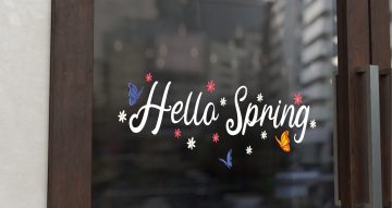 Ανοιξιάτικη βιτρίνα - Hello Spring με πεταλούδες και λουλουδάκια.