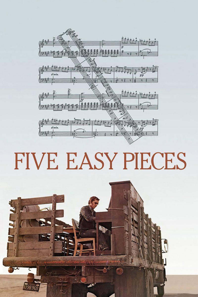Πόστερ ταινίας Five Easy Pieces – άντρας που παίζει πιάνο στην καρότσα φορτηγού, κάτω από μια σελίδα με νότες — εικόνα 1 από 6