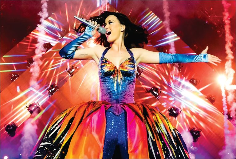 Katy Perry - Katy Perry – Συναυλία με Πολύχρωμο Φόρεμα — εικόνα 1 από 6