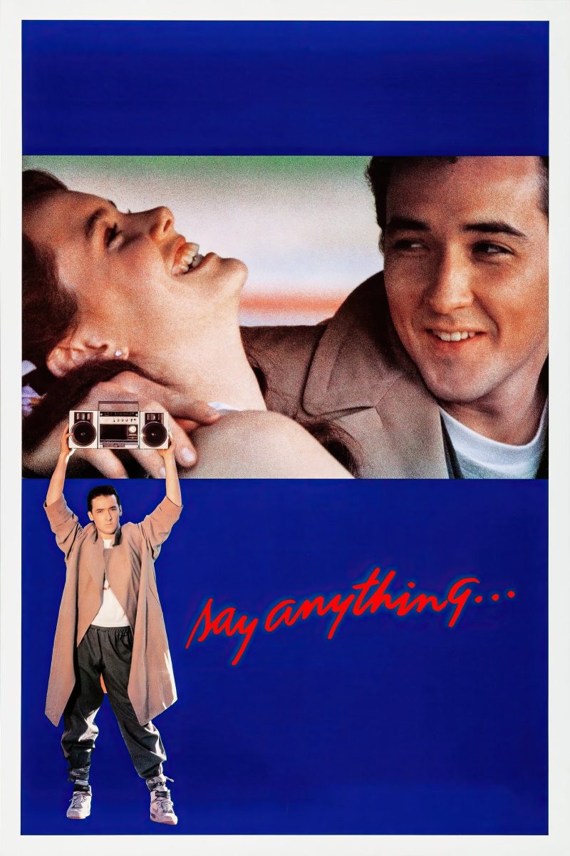 Πόστερ ταινίας Say Anything... – νεαρός με καμπαρντίνα σηκώνει ψηλά ένα κασετόφωνο, κάτω από ένα ζευγάρι — εικόνα 1 από 6
