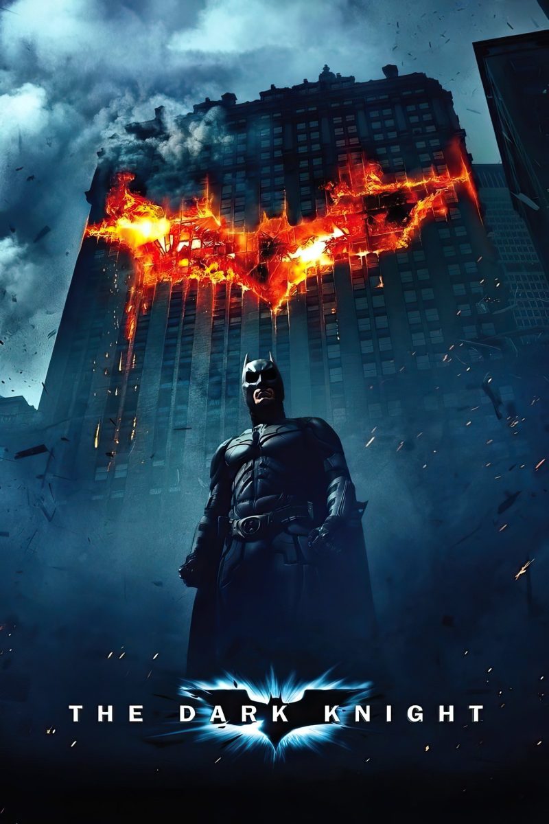 Πόστερ ταινίας The Dark Knight – ο Μπάτμαν μπροστά σε ουρανοξύστη με φλεγόμενο σύμβολο νυχτερίδας — εικόνα 1 από 6