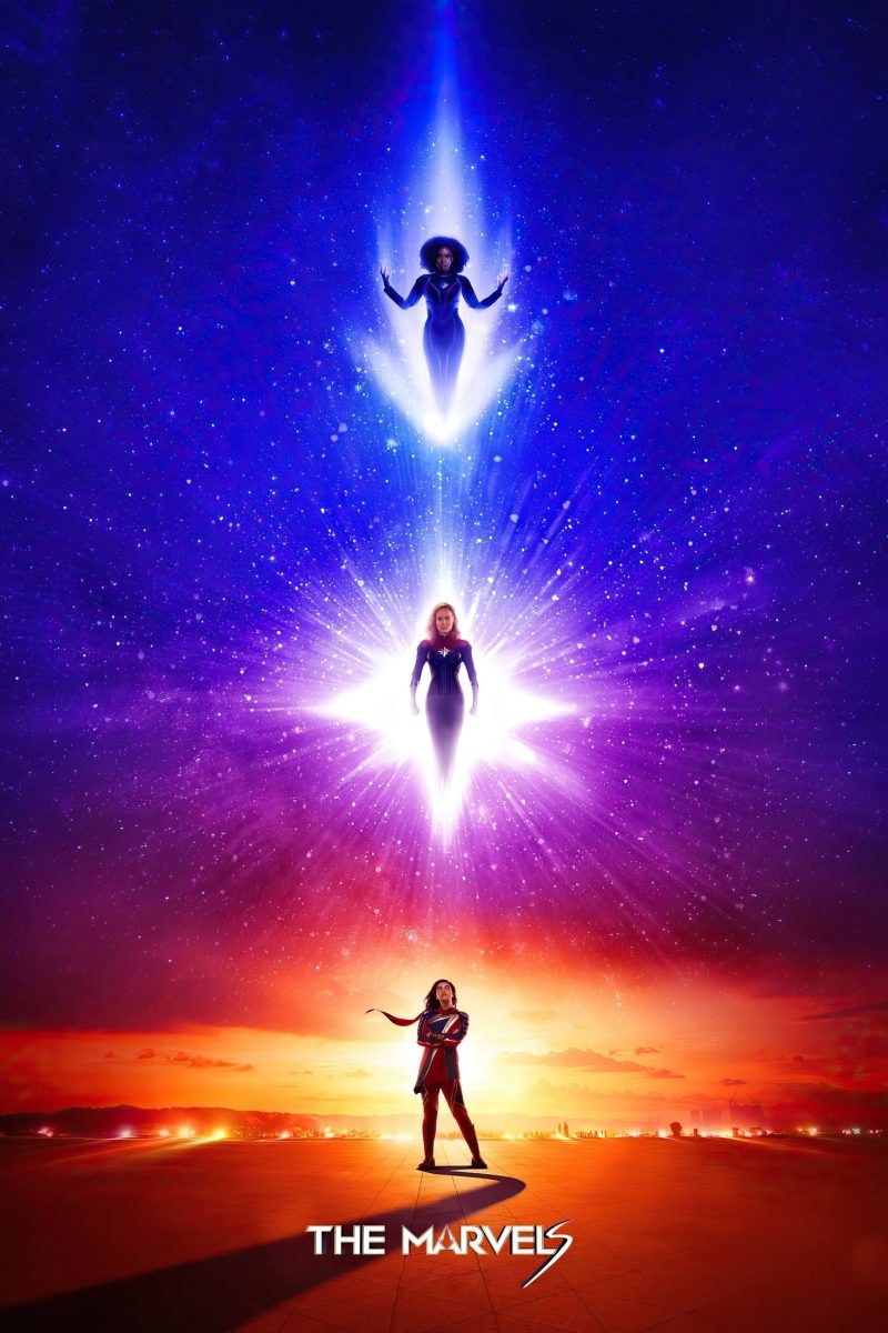 Πόστερ ταινίας The Marvels – τρεις ηρωίδες η μία πάνω από την άλλη σε κοσμικό ουρανό με αστέρια — εικόνα 1 από 6