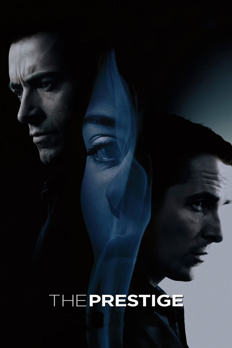 Πόστερ ταινίας The Prestige – δύο ανδρικά προφίλ και ανάμεσά τους ένα γυναικείο πρόσωπο σε μπλε καπνό — εικόνα 1 από 6
