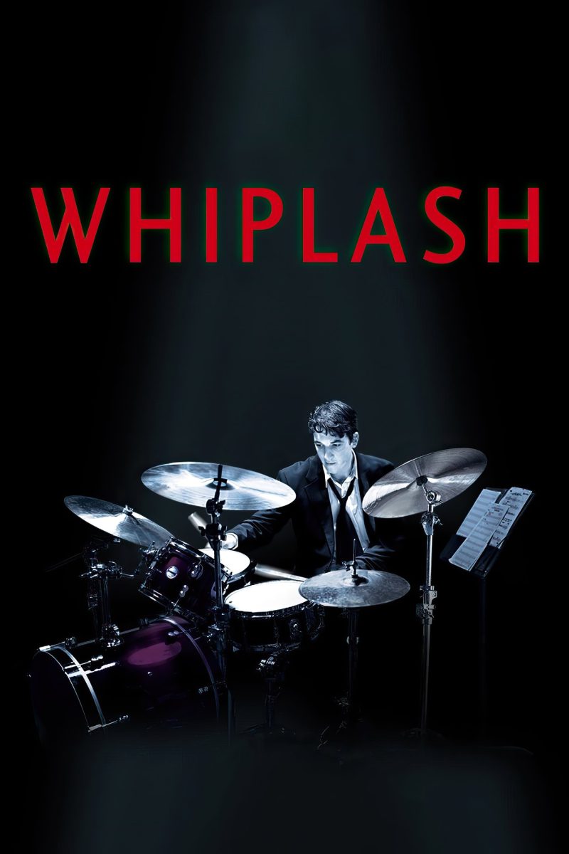 Πόστερ ταινίας Whiplash – νεαρός ντράμερ σε σετ ντραμς κάτω από μια δέσμη φωτός, σε μαύρο φόντο — εικόνα 1 από 6