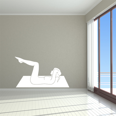 Yoga - Pilates - Κοπέλα γυμνάζεται σε στρώμα — εικόνα 3 από 6