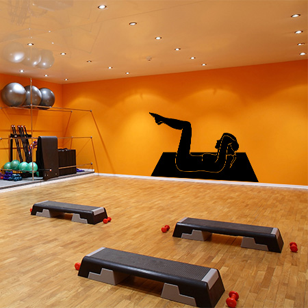 Yoga - Pilates - Κοπέλα γυμνάζεται σε στρώμα — εικόνα 2 από 6
